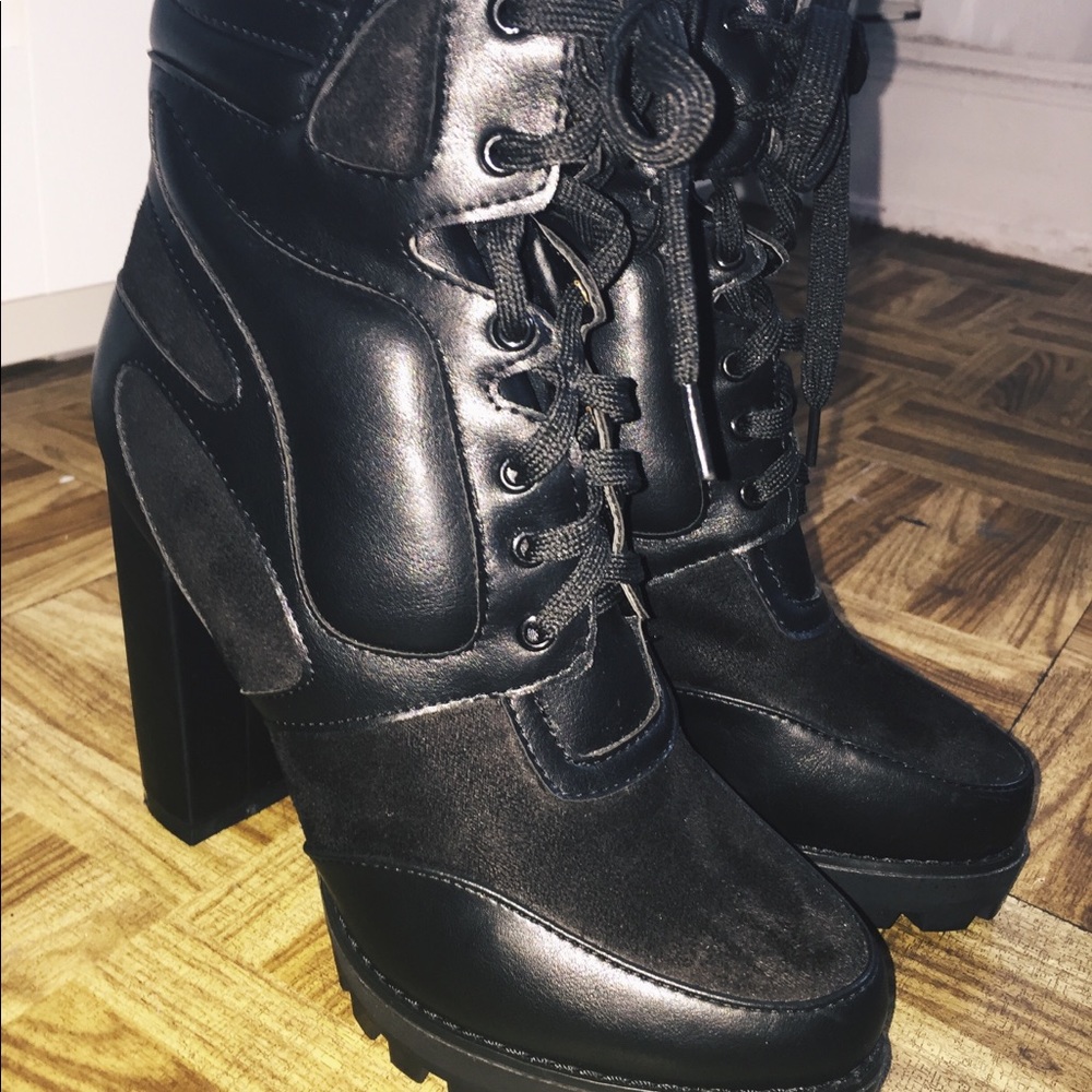Heeled boots